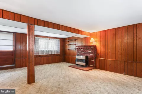 Living - 1028 Carousel Dr, Warminster, PA 18974 photo 4 of 5