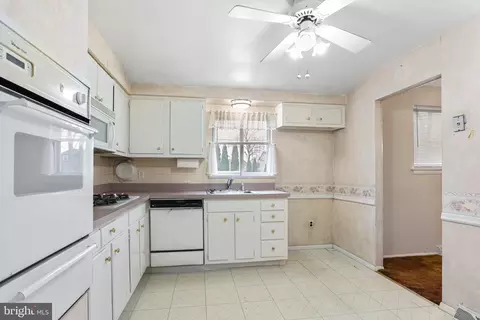 Kitchen - 1028 Carousel Dr, Warminster, PA 18974 photo 2 of 3