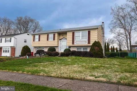 Exterior - 1028 Carousel Dr, Warminster, PA 18974 photo 4 of 12