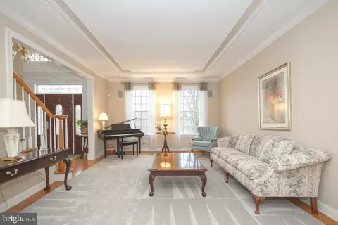 Living - 2285 Valley Rd, Jamison, PA 18929 photo 2 of 8