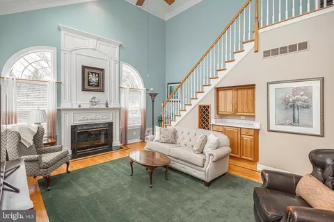 Living - 2285 Valley Rd, Jamison, PA 18929 photo 6 of 8