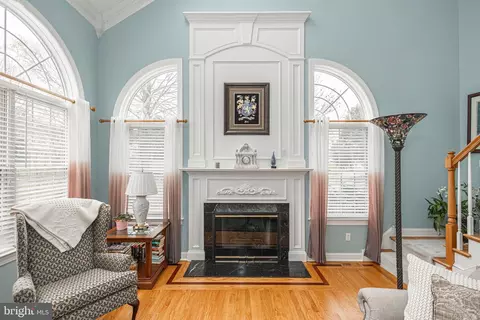 Living - 2285 Valley Rd, Jamison, PA 18929 photo 5 of 8