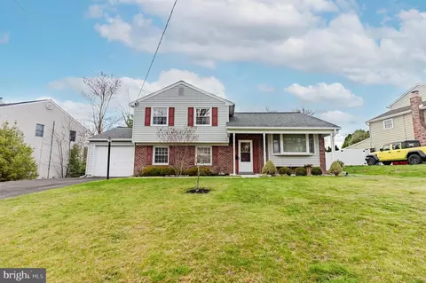 1233 Lynda Ln, Warminster, PA 18974
