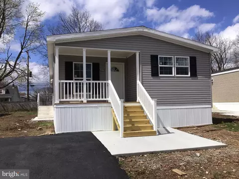 6220 Foster Dr, Morrisville, PA 19067