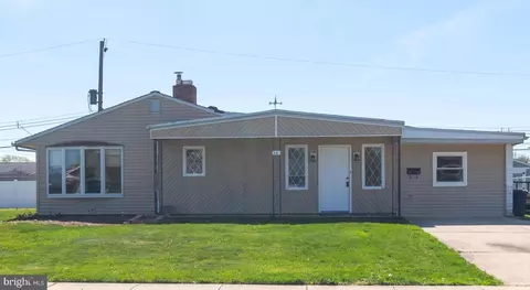 50 Edgewood Ln, Levittown, PA 19054