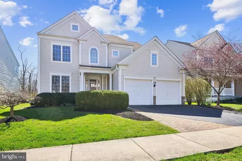 351 E Armstrong Dr, Fountainville, PA 18923