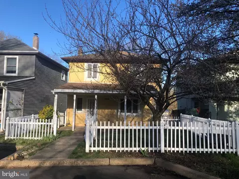 5437 Flushing Rd, Bensalem, PA 19020