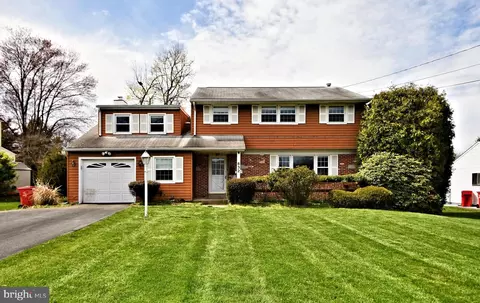 832 Saint Davids Ave, Warminster, PA 18974