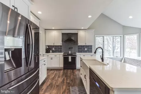 Kitchen - 1663 N Ash Cir, Jamison, PA 18929 photo 3 of 3