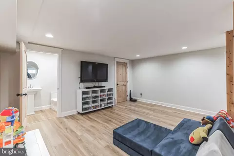 Living - 1663 N Ash Cir, Jamison, PA 18929 photo 3 of 4
