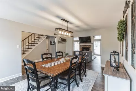 Dining - 1663 N Ash Cir, Jamison, PA 18929 photo 3 of 4