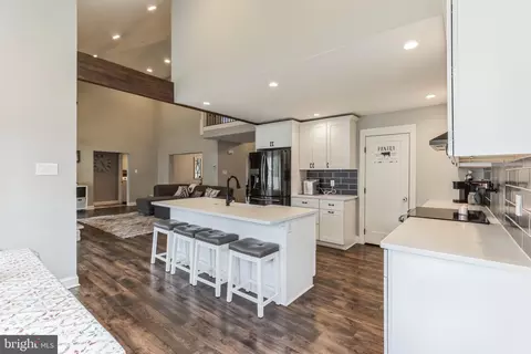 Kitchen - 1663 N Ash Cir, Jamison, PA 18929 photo 2 of 3