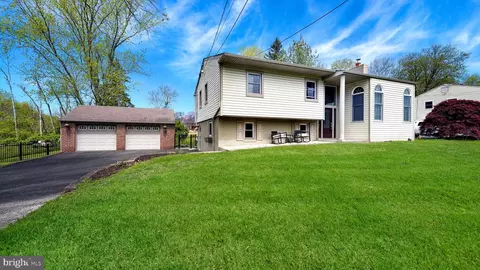 141 Blue Jay Rd, Chalfont, PA 18914