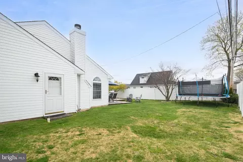 Exterior - 5 Candytuft Rd, Levittown, PA 19057 photo 3 of 6