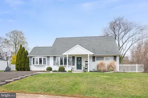 Exterior - 5 Candytuft Rd, Levittown, PA 19057 photo 5 of 6