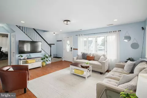Living - 5 Candytuft Rd, Levittown, PA 19057 photo 4 of 8