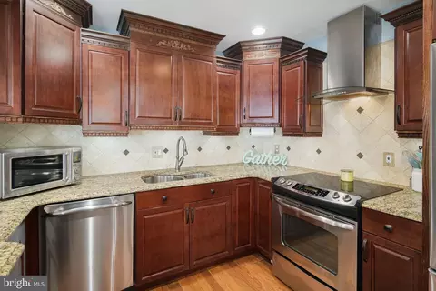 Kitchen - 5 Candytuft Rd, Levittown, PA 19057 photo 4 of 5