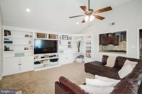 Living - 5 Candytuft Rd, Levittown, PA 19057 photo 6 of 8