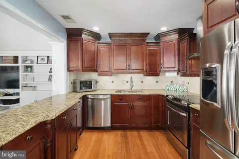 Kitchen - 5 Candytuft Rd, Levittown, PA 19057 photo 3 of 5