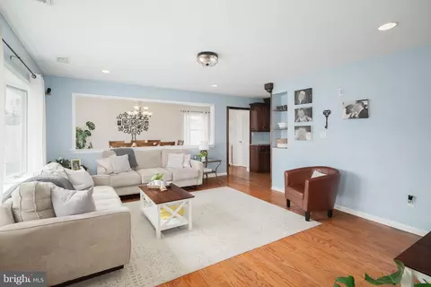 Living - 5 Candytuft Rd, Levittown, PA 19057 photo 2 of 8