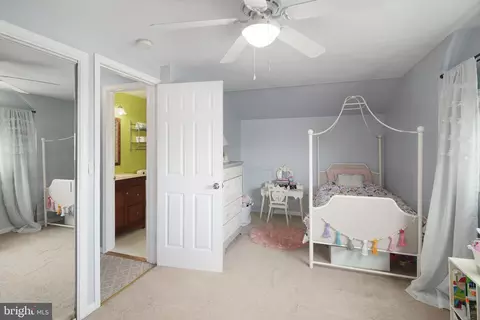 Bedroom - 5 Candytuft Rd, Levittown, PA 19057 photo 5 of 7