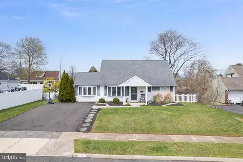 Exterior - 5 Candytuft Rd, Levittown, PA 19057 photo 6 of 6