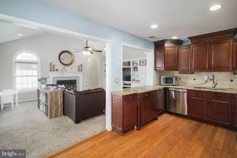 Kitchen - 5 Candytuft Rd, Levittown, PA 19057 photo 2 of 5