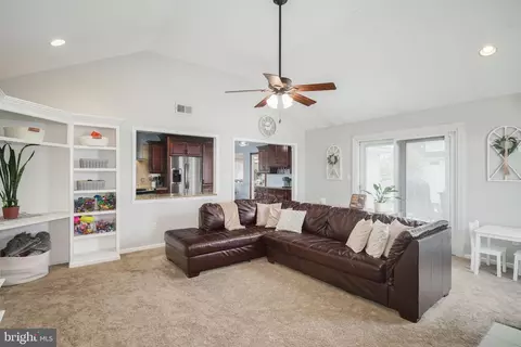 Living - 5 Candytuft Rd, Levittown, PA 19057 photo 7 of 8