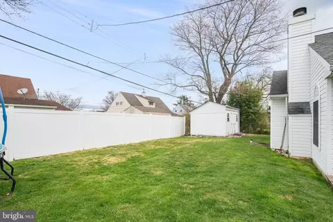 Exterior - 5 Candytuft Rd, Levittown, PA 19057 photo 4 of 6