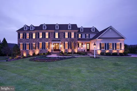 21 Hayhurst Dr, Newtown, PA 18940