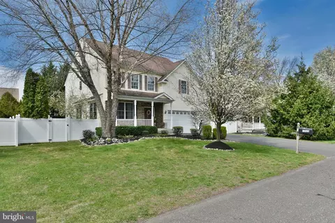 1220 Oakland Ave, Levittown, PA 19056