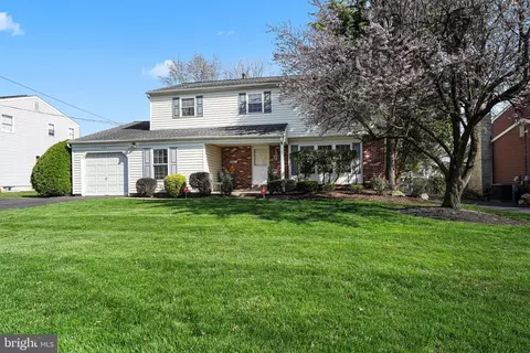 525 Spencer Ln, Warminster, PA 18974