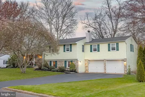 5 Bel Aire Dr, Yardley, PA 19067