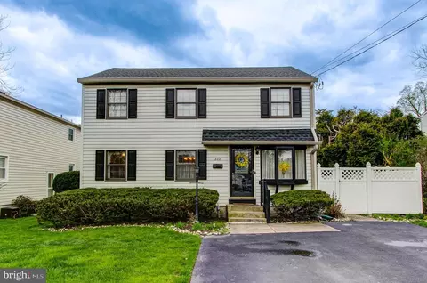 310 Kalmia St, Warminster, PA 18974
