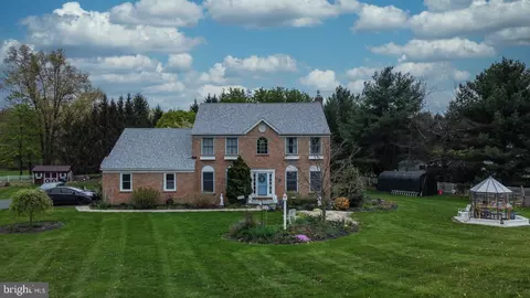 1255 Fisher Dr, Pennsburg, PA 18073