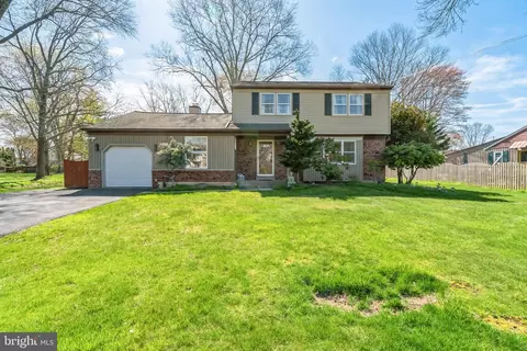 104 Sioux Rd, Doylestown, PA 18901