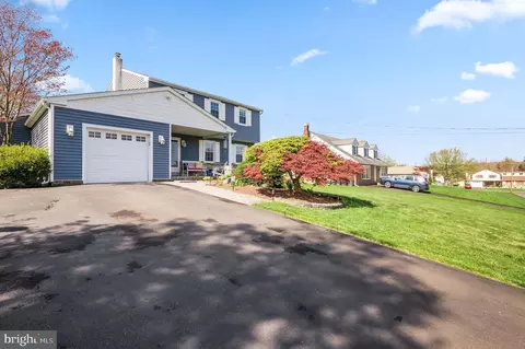 24 Driscoll Dr, Warminster, PA 18974