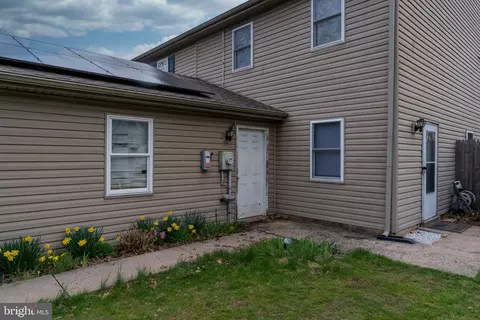 423 Edgewood Dr, Telford, PA 18969