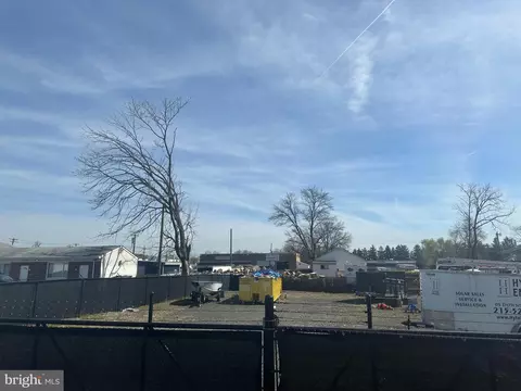 1412 Stewart Ave, Levittown, PA 19057