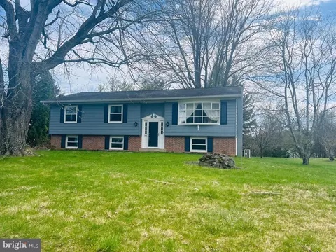 3350 Mountain Ave, Hellertown, PA 18055