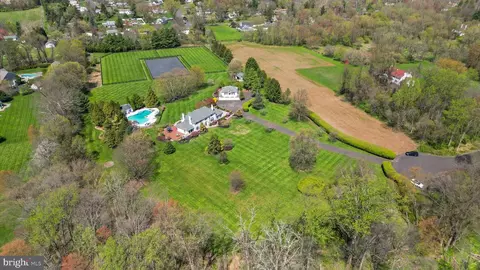 40 Beverly Hills Dr, Ivyland, PA 18974