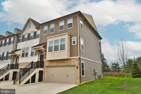424 Tall Oaks Dr, Warminster, PA 18974
