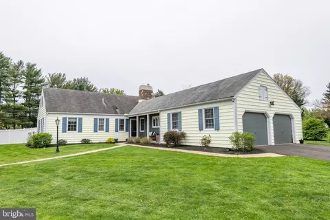 1 Scammell Dr, Yardley, PA 19067