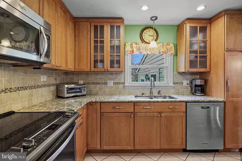 Kitchen - 9 Patrick Ln, Yardley, PA 19067 photo 4 of 4
