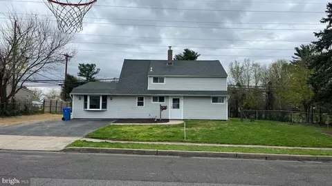 59 Grasspond Rd, Levittown, PA 19057