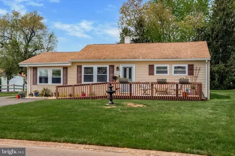 920 Circle Dr, Southampton, PA 18966