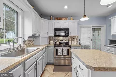 4751 Oak Ave, Feasterville Trevose, PA 19053