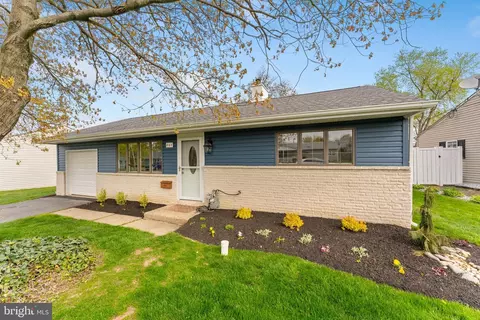 807 Dunbury Rd, Fairless Hills, PA 19030
