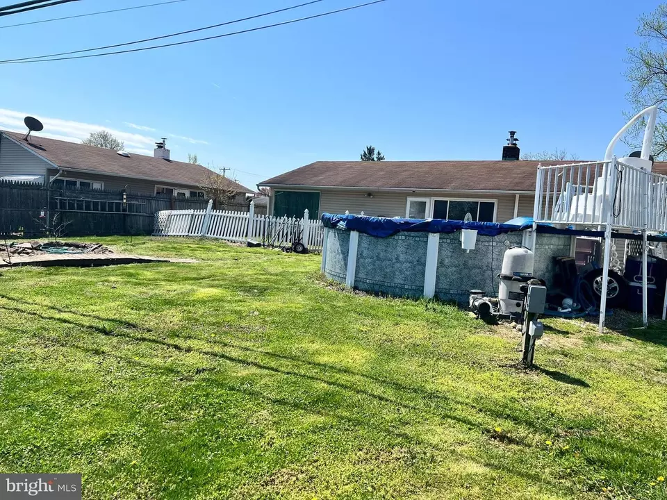 511 Stonybrook Dr, Levittown, PA 19055 8 Photos Movoto