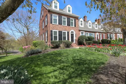 25 Commanders Dr #46, Washington Crossing, PA 18977